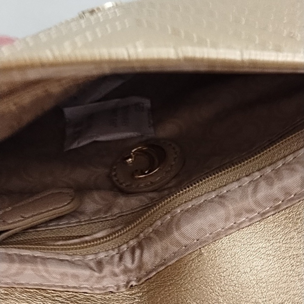 NWT MattGold Clutch Crossbody Bag Removable Chain Quilted Faux Leather Magnetic - Picture 7 of 10